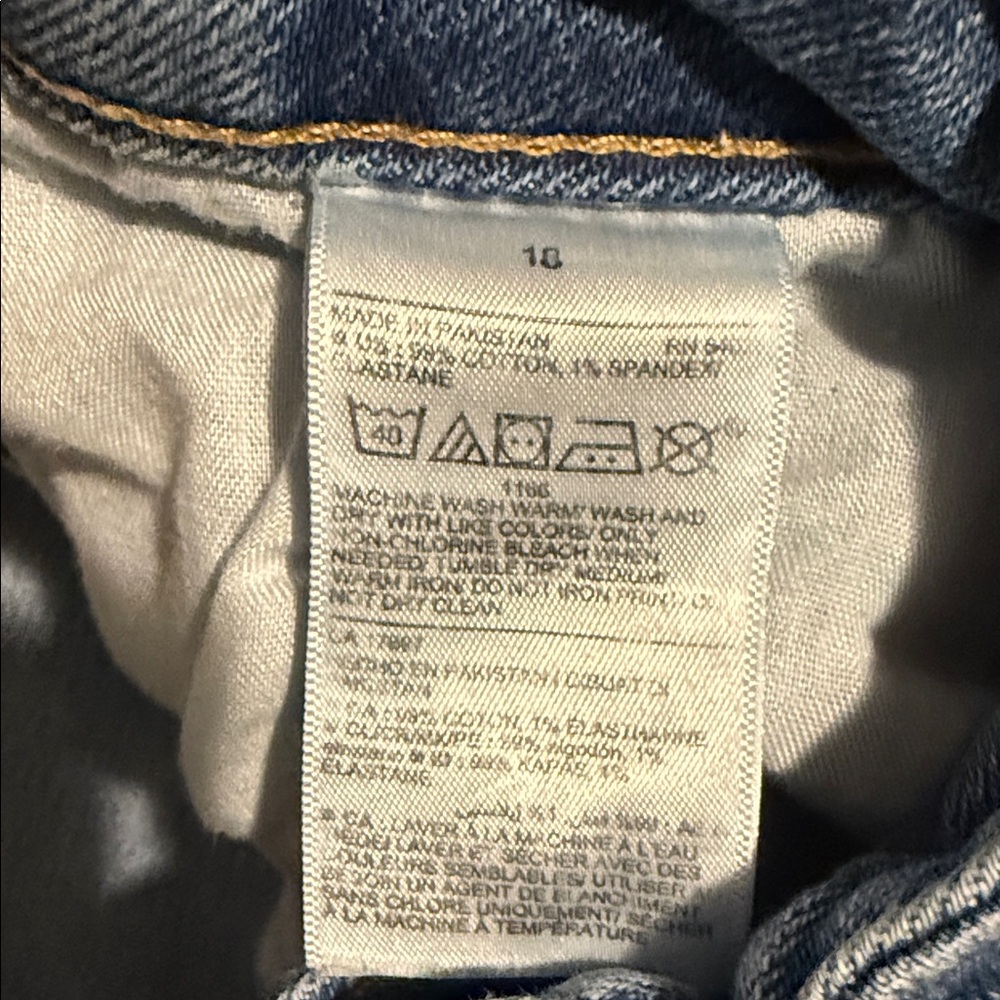 OLD NAVYHigh-Waisted Secret-Smooth Pockets O.G. Straight Plus-Size Ripped Jeans - Picture 4 of 9